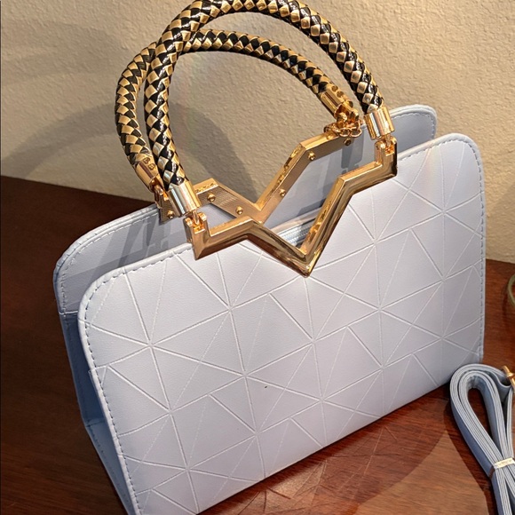 Elegant White Handbag with Gold Accents - Picture 9 of 17